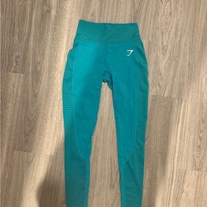 Gym shark leggings